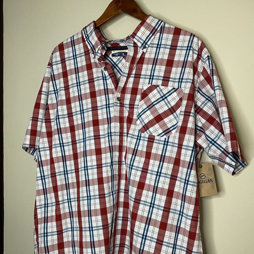 Magellan Outdoors Men’s Shortsleeved Button down collard shirt